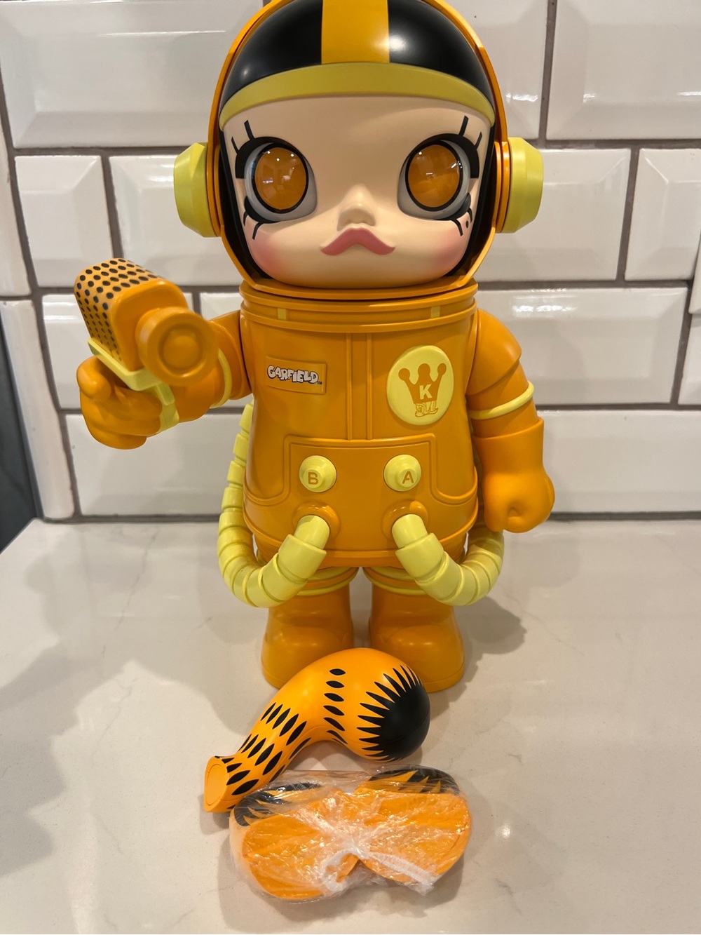 GARFIELD Mega Space Molly 400% Orange Collectible Figure by Popmart. Open box.
